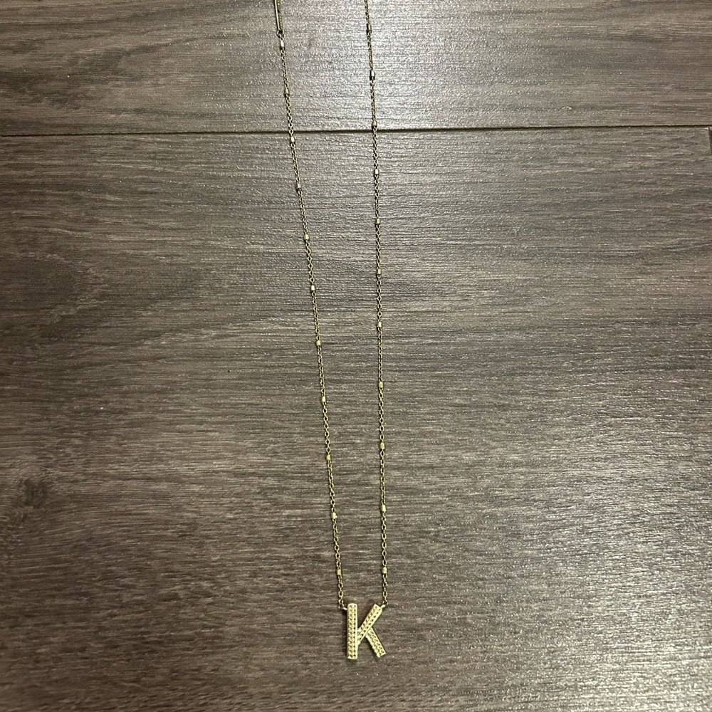Kendra Scott Letter K Pendant Necklace in Gold + Dust Bag - Picture 2 of 4